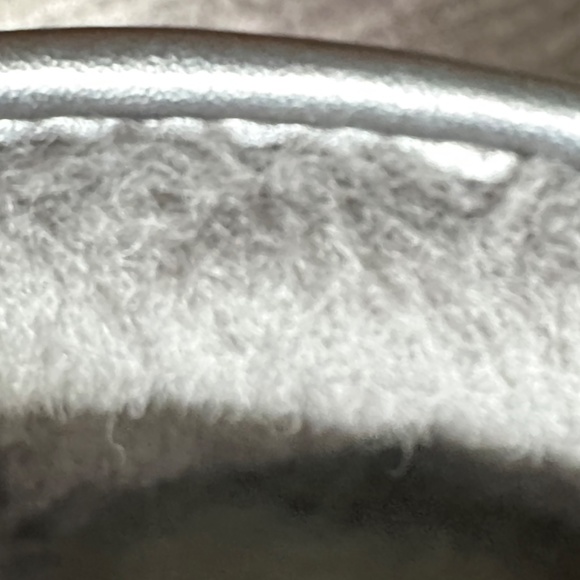 Dark silver Uggs. Short style. Almost brand new. Size 6 ( run large) - Picture 6 of 8